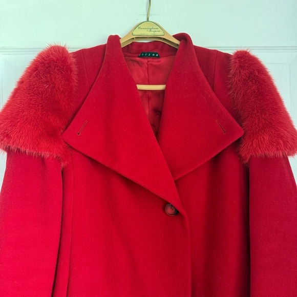 Frizman red virgin wool wrap coat with fur shoulder detail - size Medium - Picture 6 of 13